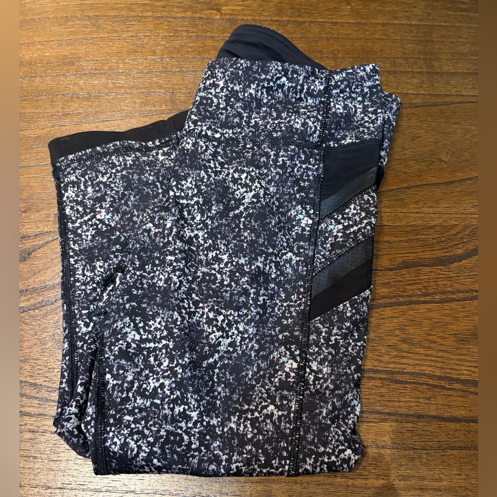 Lululemon Vintage Pattern Capri Leggings